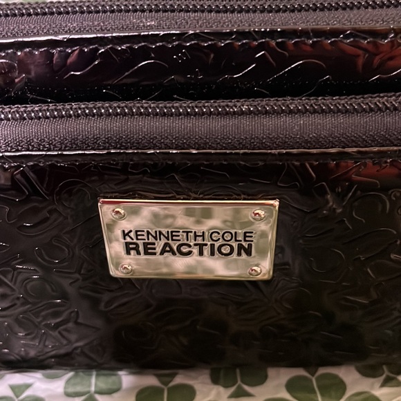 New Keneth Cole Double Pouched Wristlet in Pristine Condition! - Picture 3 of 15